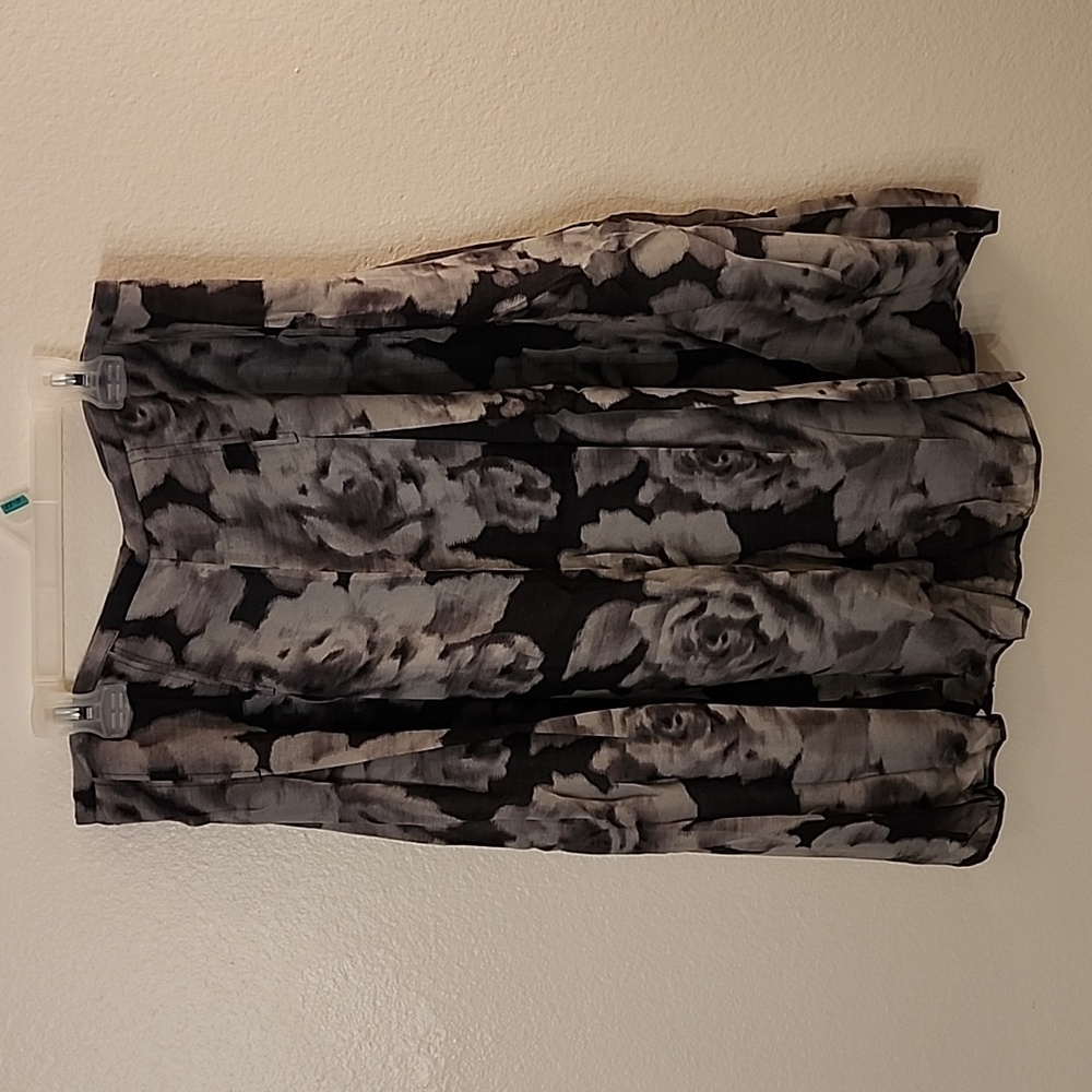 Jones New York Black and Gray Floral Silk Skirt Size 10P